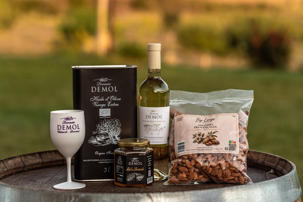 Coffret Signature Provence : huile d'olive 3 l, vin blanc, verre Demol, miel de lavande et amandes provençales