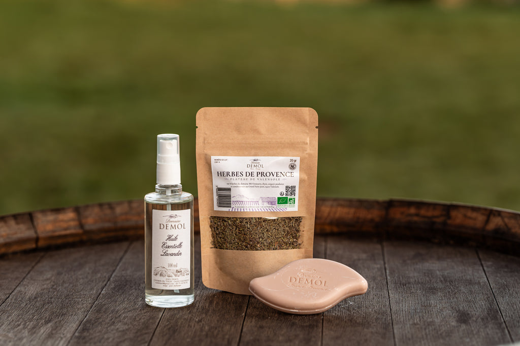 Coffret Provence By Louys : eau de lavande en vaporisateur, herbes de Provence et savon Domaine Demol