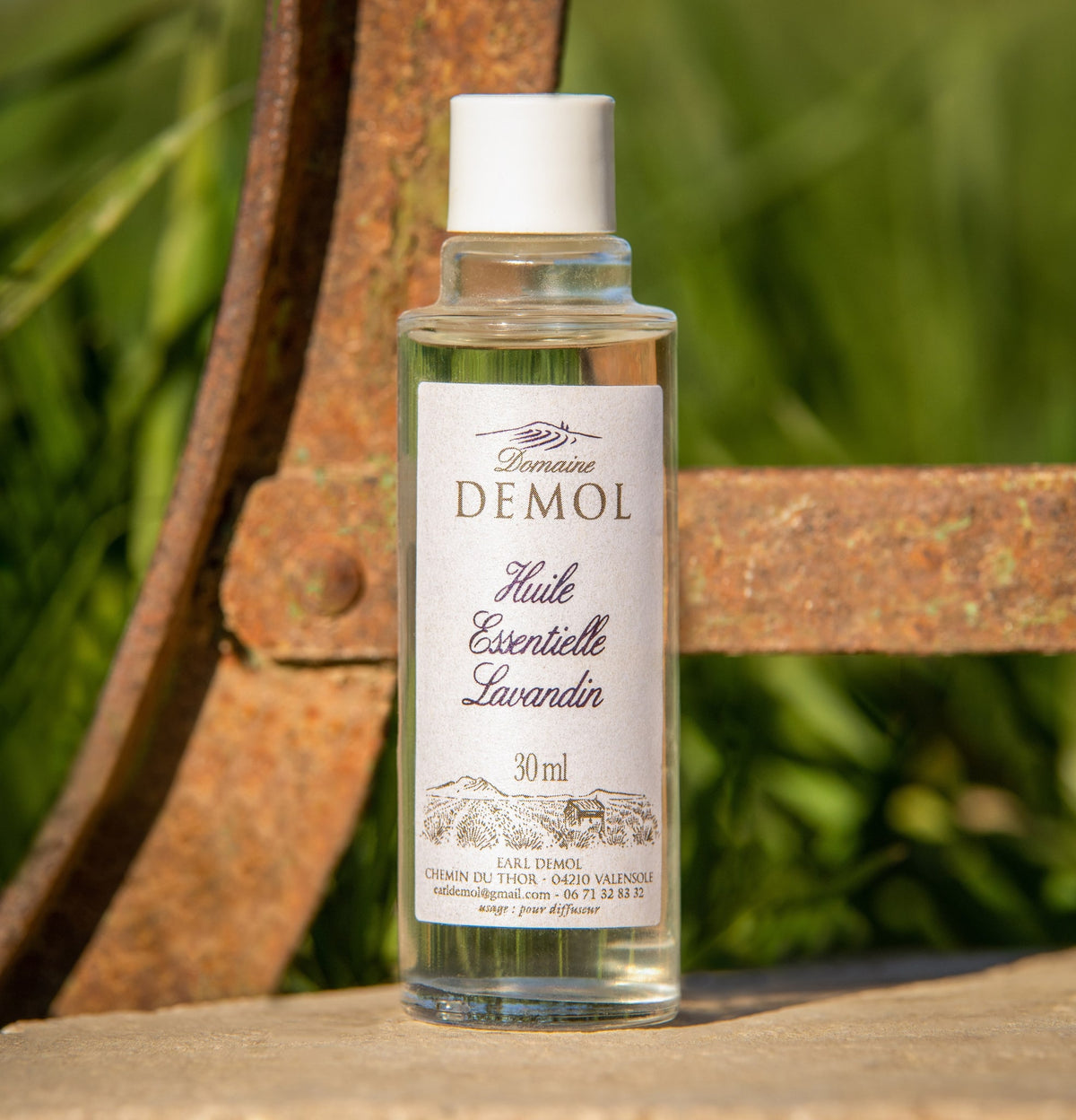 Flacon d'huile essentielle de lavandin 30 ml du Domaine Demol, distillée à Valensole